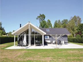 Four-Bedroom Holiday Home in Dronningmolle